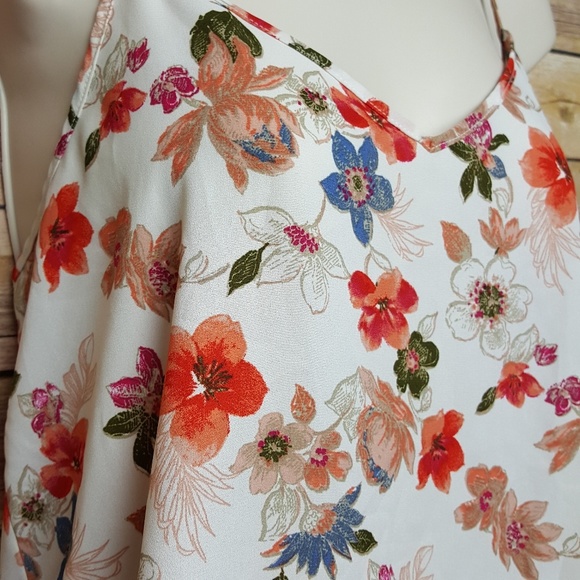 ❌SOLD❌ Hollister Floral criss-cross flowy chiffon - Picture 4 of 6